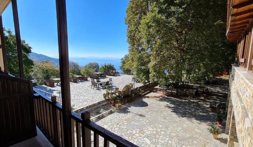 سوئیت اجرایی با بالکن, Manthos Mountain Resort & Spa