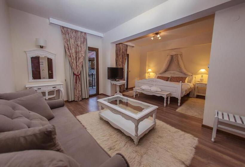 سوئیت اجرایی با بالکن, Manthos Mountain Resort & Spa