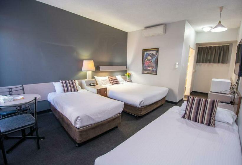اتاق خانوادگی, Midcity Motor Lodge