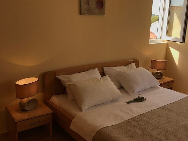 آپارتمان 1 خوابه با چشم‌انداز استخر, Illyrian Resort