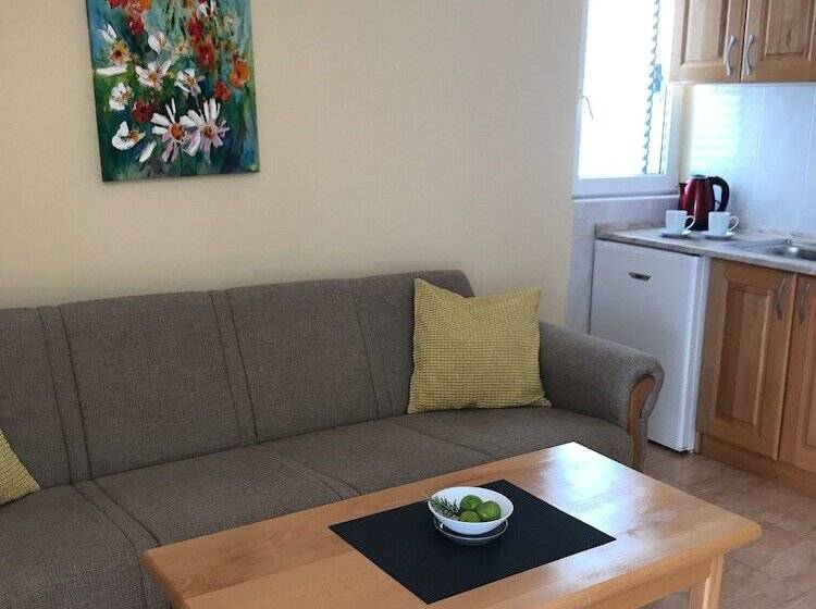 آپارتمان 1 خوابه با چشم‌انداز استخر, Illyrian Resort