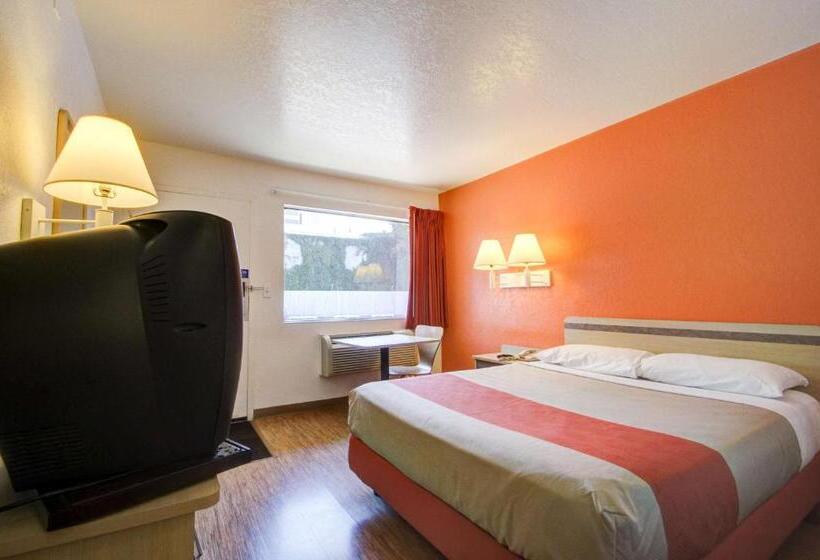 Standard Room Adapted for people with reduced mobility, Motel 6salt Lake City, Ut  Downtown