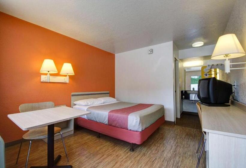 Standard Room Adapted for people with reduced mobility, Motel 6salt Lake City, Ut  Downtown