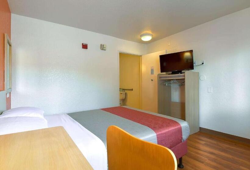 Standard Room Adapted for people with reduced mobility, Motel 6 Westminster South   Long Beach