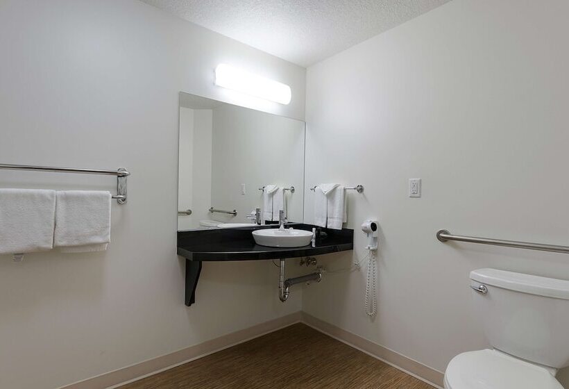 Standard Room Double Bed Adapted for people with reduced mobility, Motel 6brandon, Mb