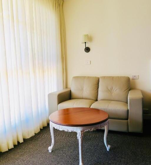 اتاق استاندارد با تخت دو نفره بزرگ, Summerhill Motor Inn