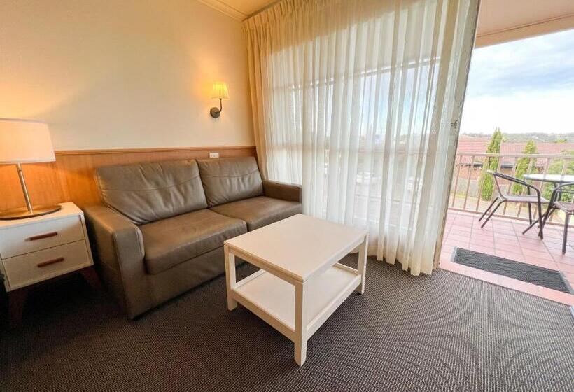اتاق لوکس با تخت بزرگ, Summerhill Motor Inn