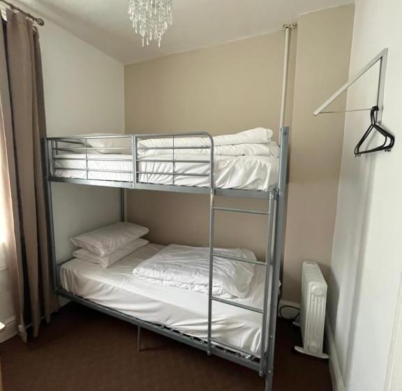 اتاق کلاسیک چهارنفره, Stay At 25