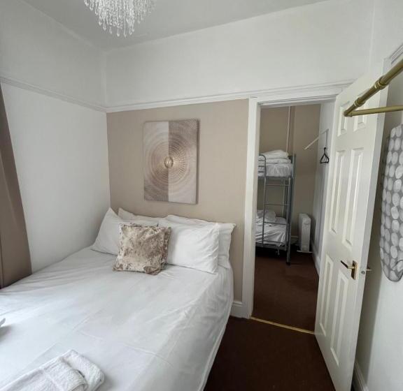 اتاق کلاسیک چهارنفره, Stay At 25