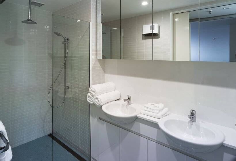 1 Bedroom Penthouse Apartment, Salamanca Wharf