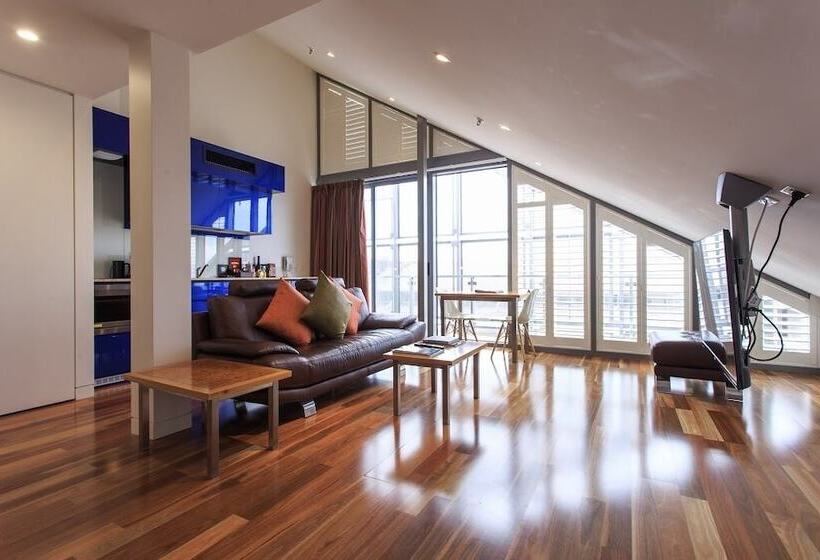 1 Bedroom Penthouse Apartment, Salamanca Wharf