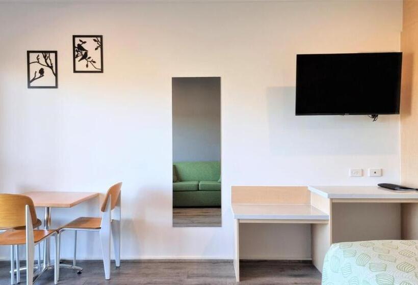 استودیو اجرایی, Seaview Motel & Apartments