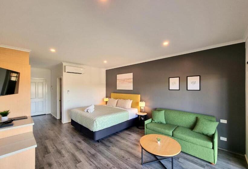استودیو اجرایی, Seaview Motel & Apartments