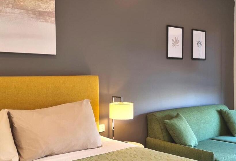 استودیو اجرایی, Seaview Motel & Apartments