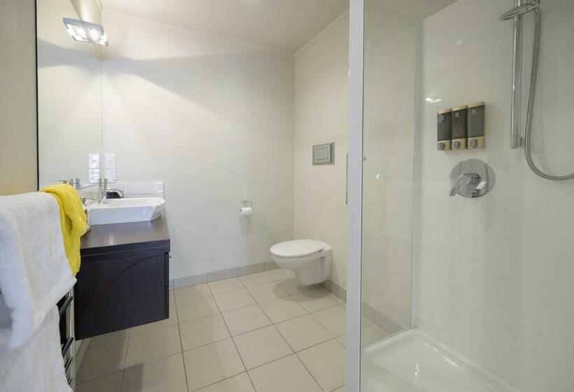 استودیوی استاندارد, U Residence