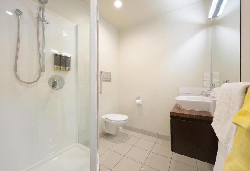 استودیوی استاندارد, U Residence