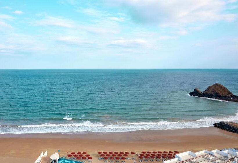 سوئیت اجرایی با چشم‌انداز دریا, Royal M Al Aqah Beach Resort By Gewan