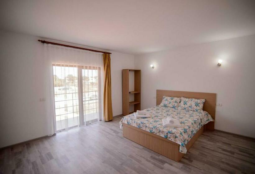 اتاق استاندارد سه تخته با بالکن, Casa Gore