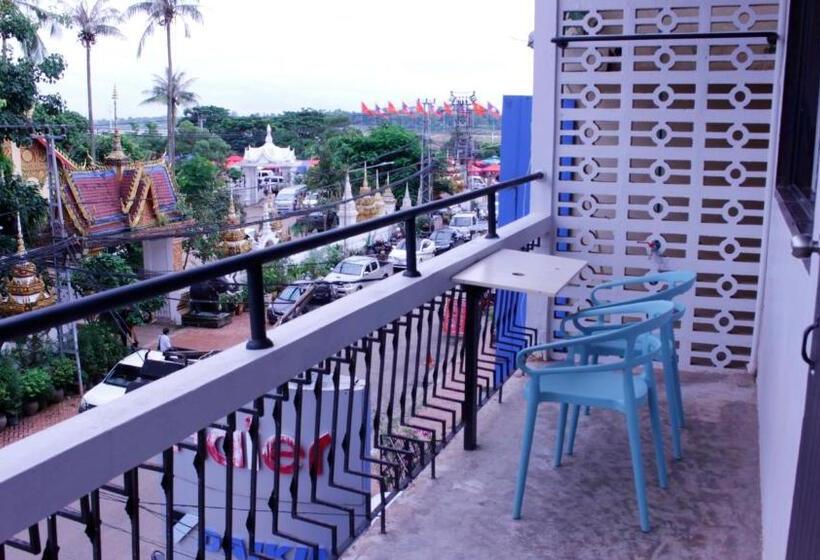 اتاق استاندارد با چشم‌انداز دریاچه, Mekong Riverside