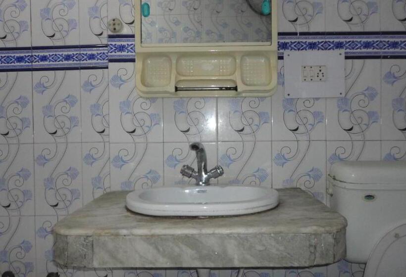 اتاق استاندارد با سرویس بهداشتی مشترک, Swarajya Palace