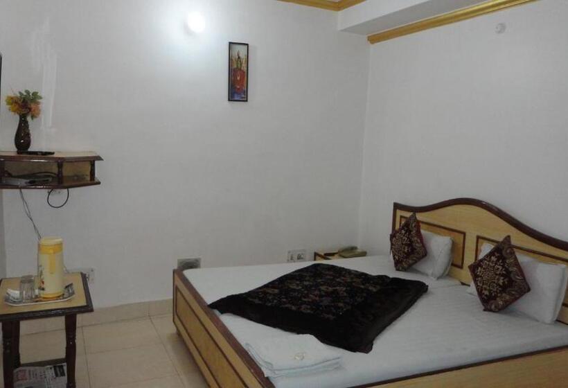 اتاق استاندارد با سرویس بهداشتی مشترک, Swarajya Palace