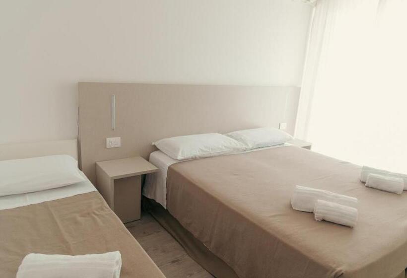 اتاق استاندارد سه نفره, Lux