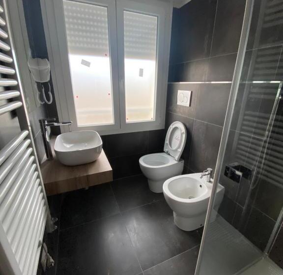 اتاق استاندارد سه نفره, Lux