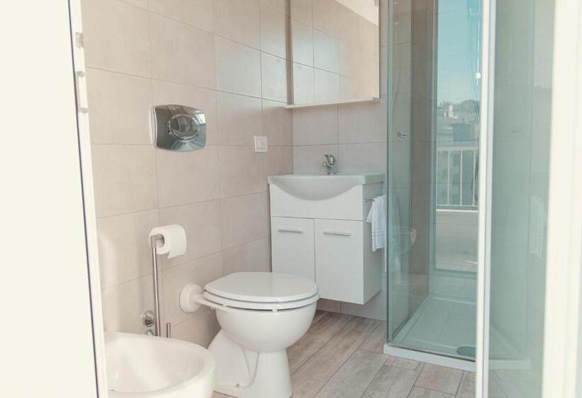 اتاق استاندارد سه نفره, Lux