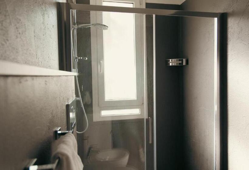 اتاق استاندارد سه نفره, Lux