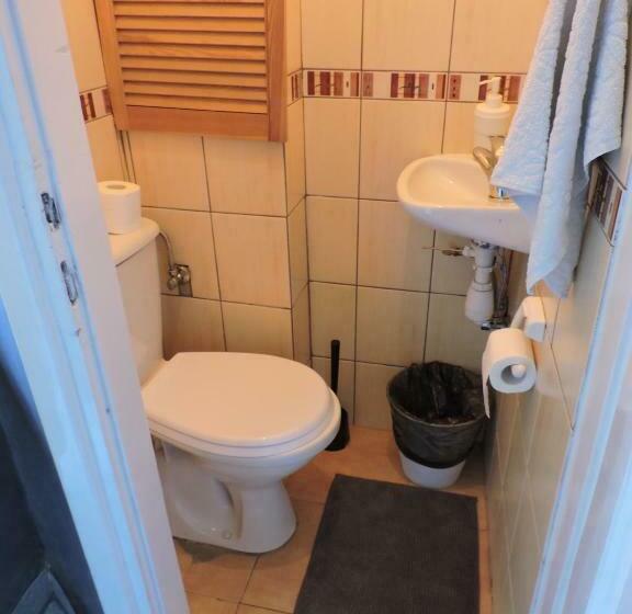 اتاق استاندارد چهارنفره با سرویس بهداشتی مشترک, Hostel Centrum Sabot
