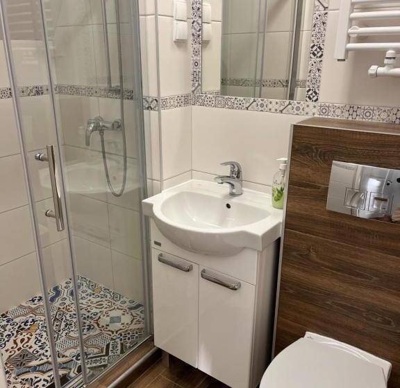 Economy Triple Room, Dwunastka