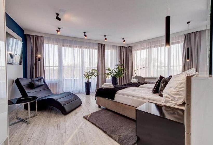 1 Bedroom Penthouse Apartment, Apartamenty Rondo