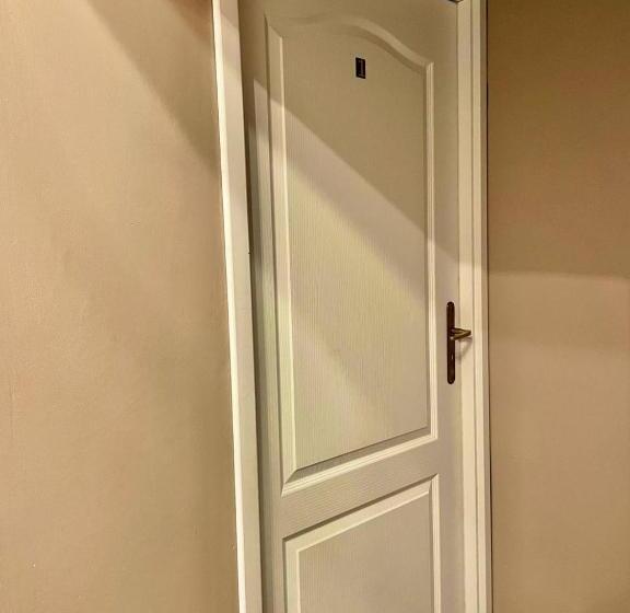اتاق استاندارد با سرویس بهداشتی مشترک, Backpack Apart Rooms