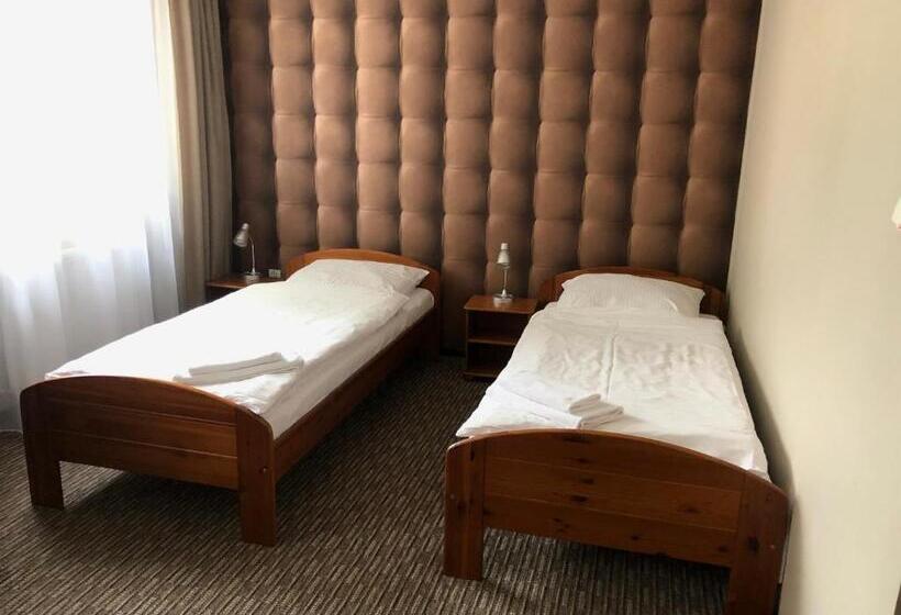 اتاق اکونومی, Krystyna