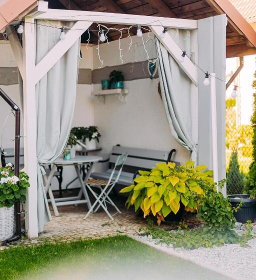 استودیوی استاندارد, Apartementy   Weranda   Z Ogrodem W Centrum