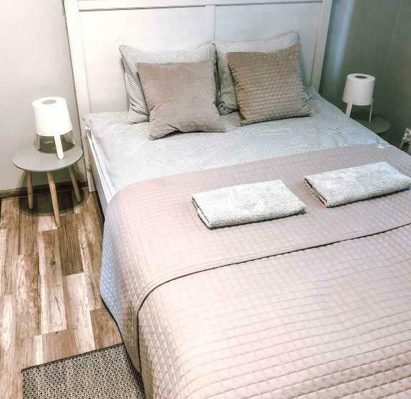 اتاق استاندارد با سرویس بهداشتی مشترک, Bankowa 8 Guest Rooms