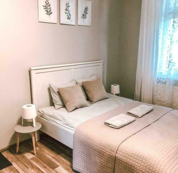 اتاق استاندارد با سرویس بهداشتی مشترک, Bankowa 8 Guest Rooms