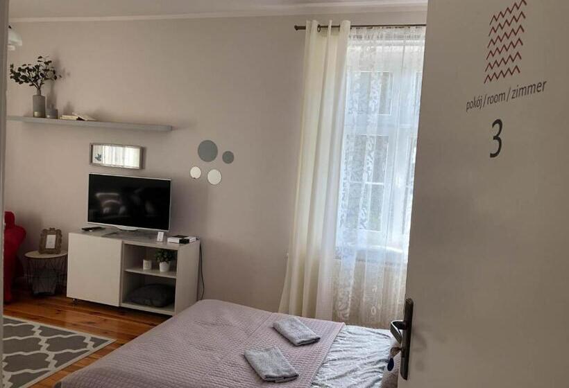 اتاق استاندارد سه تخته با سرویس بهداشتی مشترک, Bankowa 8 Guest Rooms