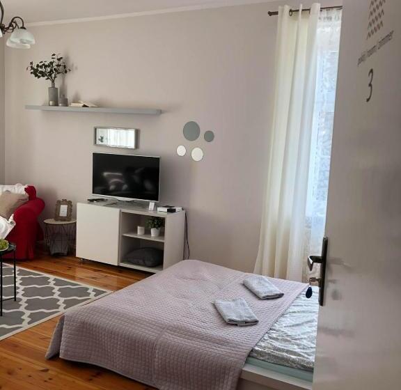 اتاق استاندارد سه تخته با سرویس بهداشتی مشترک, Bankowa 8 Guest Rooms