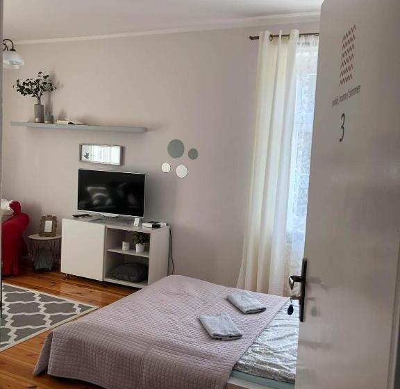 اتاق استاندارد سه تخته با سرویس بهداشتی مشترک, Bankowa 8 Guest Rooms