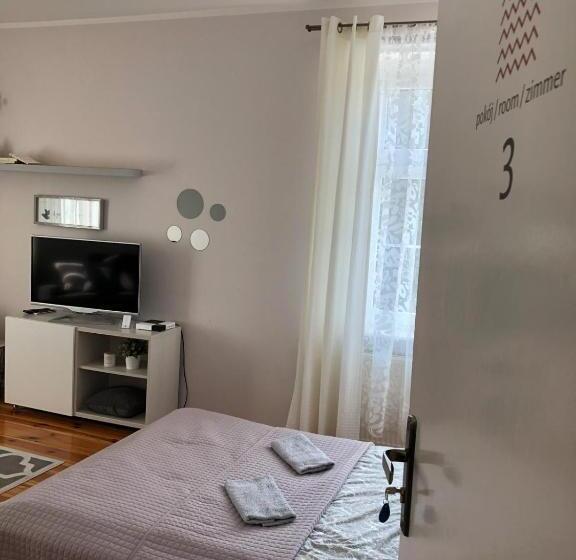 اتاق استاندارد سه تخته با سرویس بهداشتی مشترک, Bankowa 8 Guest Rooms