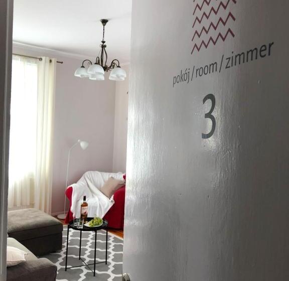 اتاق استاندارد سه تخته با سرویس بهداشتی مشترک, Bankowa 8 Guest Rooms