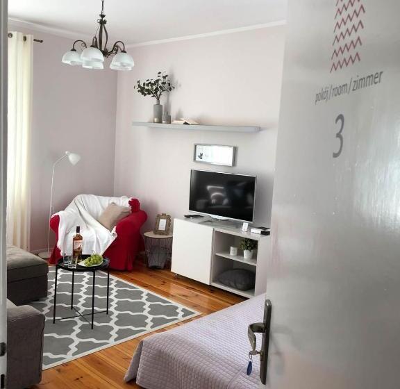 اتاق استاندارد سه تخته با سرویس بهداشتی مشترک, Bankowa 8 Guest Rooms