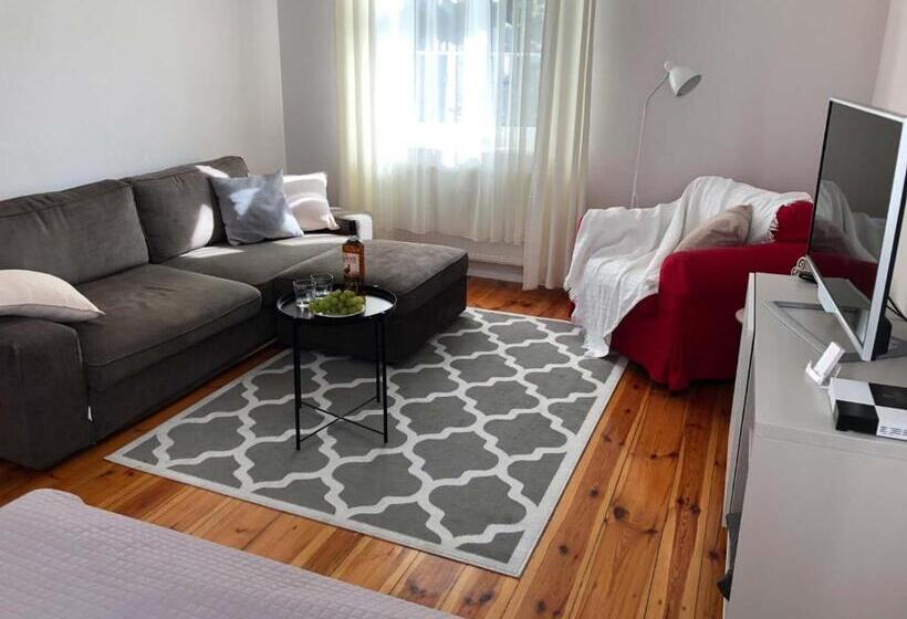 اتاق استاندارد سه تخته با سرویس بهداشتی مشترک, Bankowa 8 Guest Rooms