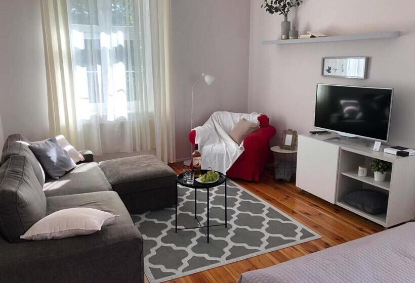 اتاق استاندارد سه تخته با سرویس بهداشتی مشترک, Bankowa 8 Guest Rooms