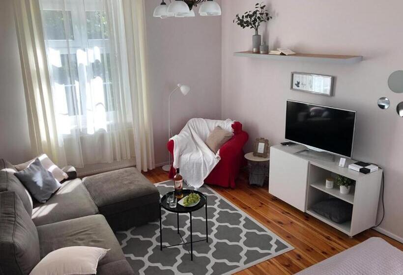 اتاق استاندارد سه تخته با سرویس بهداشتی مشترک, Bankowa 8 Guest Rooms
