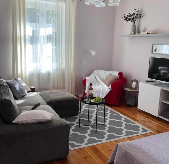 اتاق استاندارد سه تخته با سرویس بهداشتی مشترک, Bankowa 8 Guest Rooms
