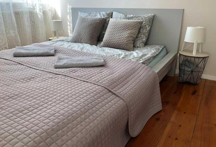 اتاق استاندارد سه تخته با سرویس بهداشتی مشترک, Bankowa 8 Guest Rooms