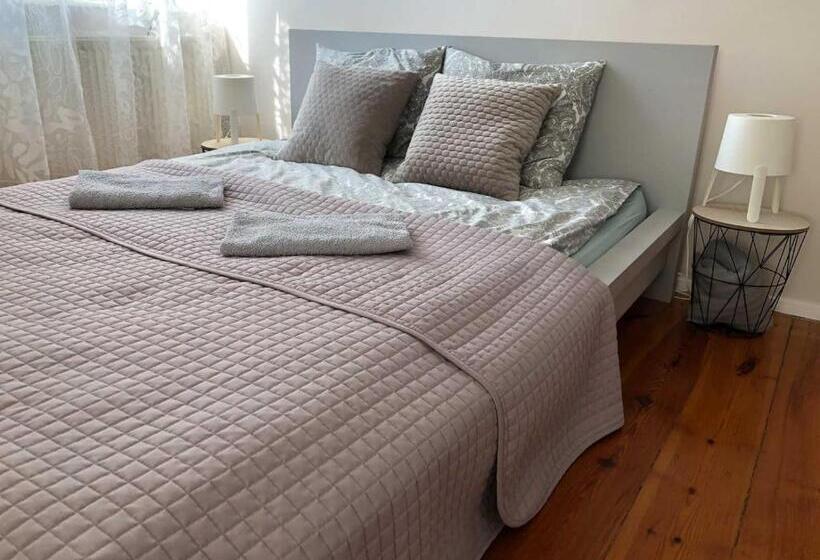 اتاق استاندارد سه تخته با سرویس بهداشتی مشترک, Bankowa 8 Guest Rooms