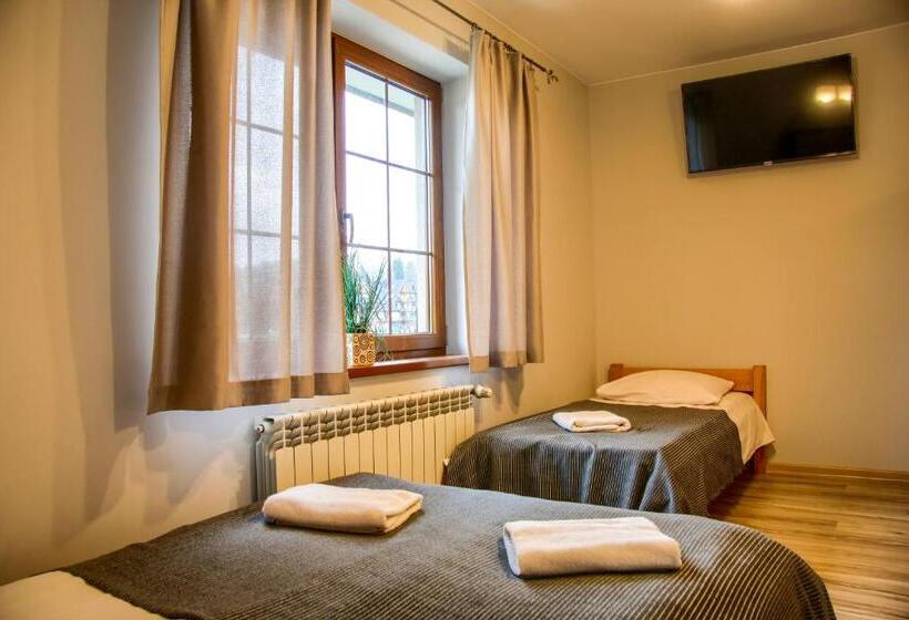 اتاق خانوادگی با چشم‌انداز باغ, Dw Pod Jaworami   Relaks W Spa   Jacuzzi, Sauna Na Wyłączność
